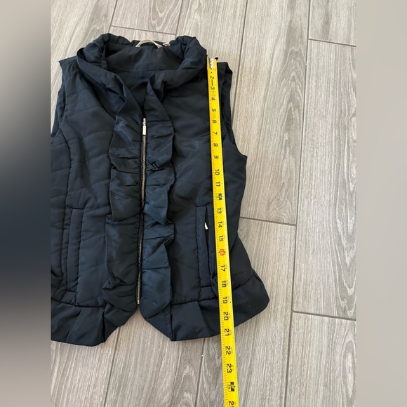 Soft Surroundings|Black Sleeveless Quilted Puffer Vest with ruffles•••size XS - Picture 10 of 11